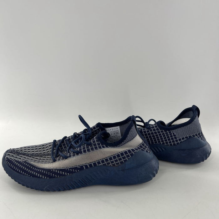 10 knit lace-up sneaker