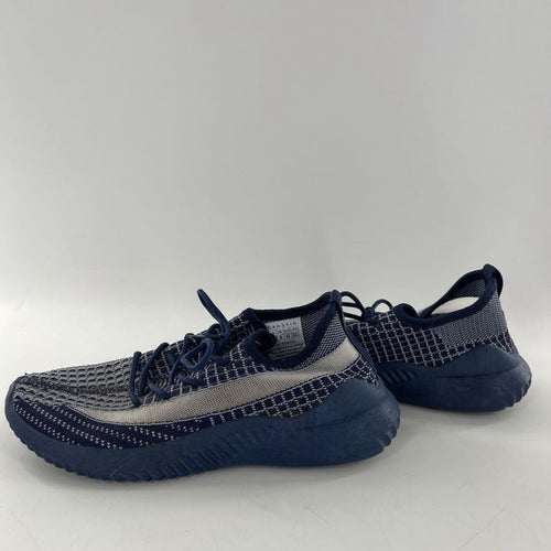 10 knit lace-up sneaker