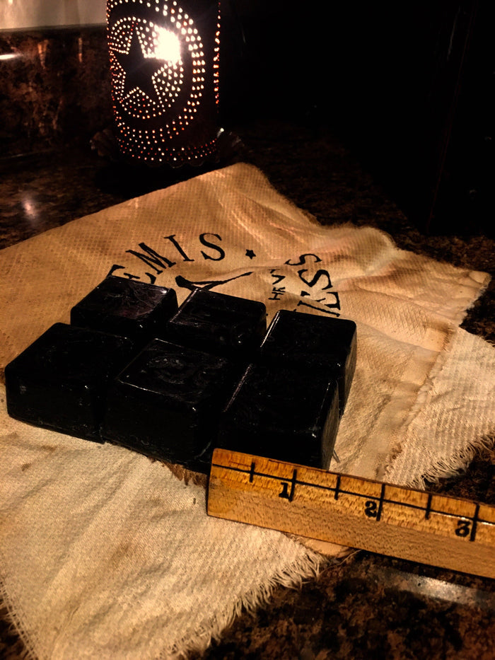 The Cranberry Cornstalk Co. - Extreme Scent Blackened Bees Wax Primitive Decor Melts: Cinnamon