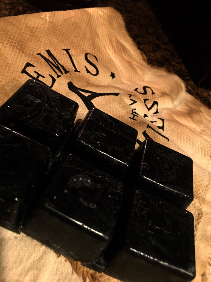 The Cranberry Cornstalk Co. - Extreme Scent Blackened Bees Wax Primitive Decor Melts: Cinnamon