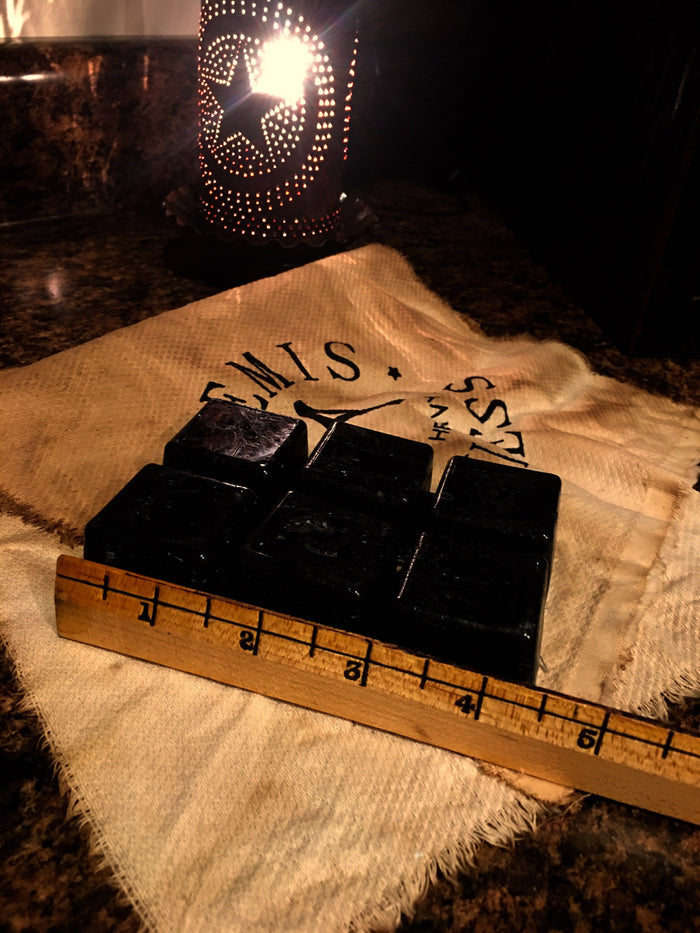 The Cranberry Cornstalk Co. - Extreme Scent Blackened Bees Wax Primitive Decor Melts: Cinnamon